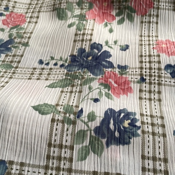 Vintage polyester floral short sleeve button down blouse by Alison Dailey - Picture 5 of 6